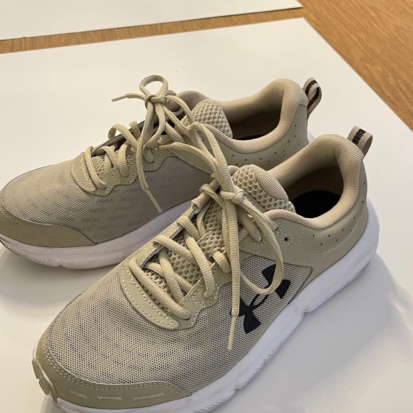 Under Armor Beige and White Mens size 9 Athletic Sneakers - Picture 2 of 6